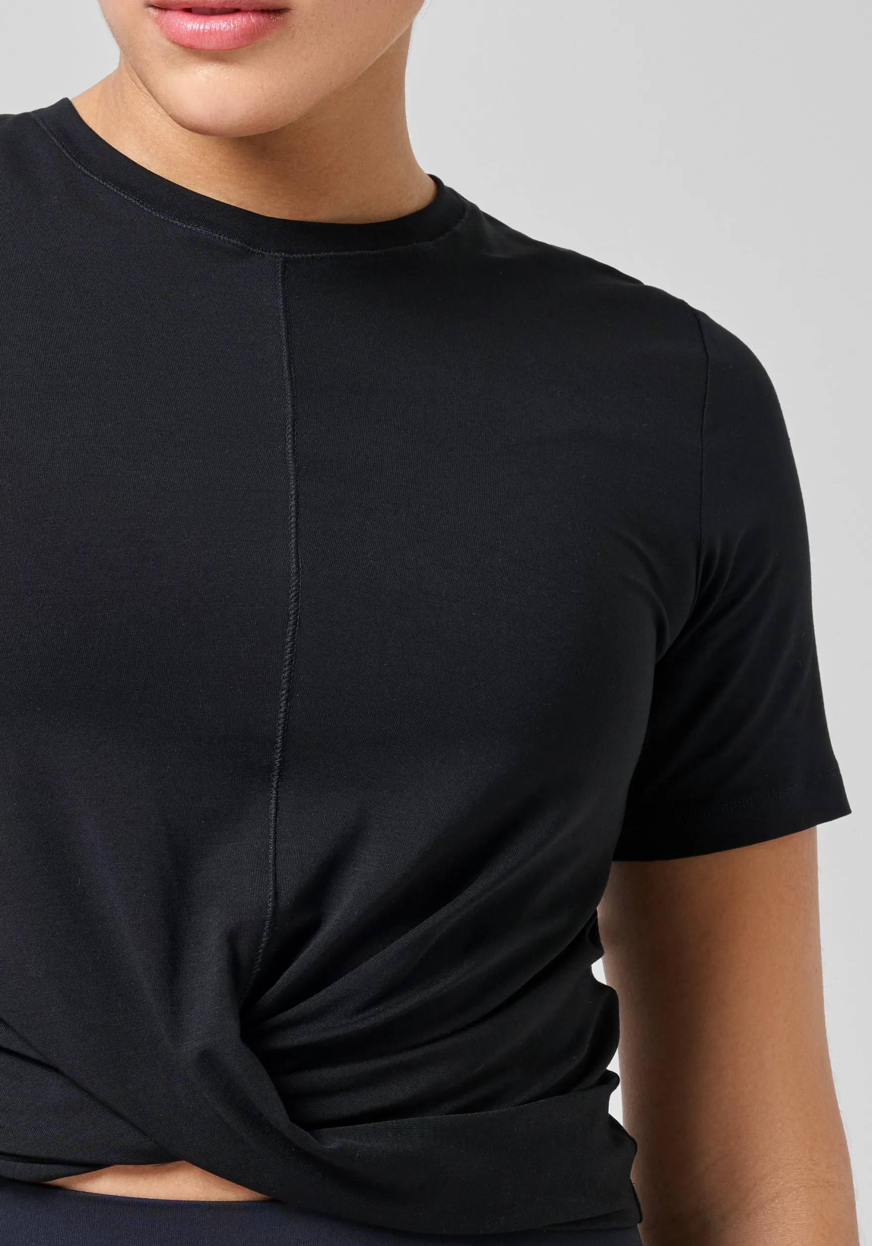 Online Delight Short Wrap Tee - T-Skjorter