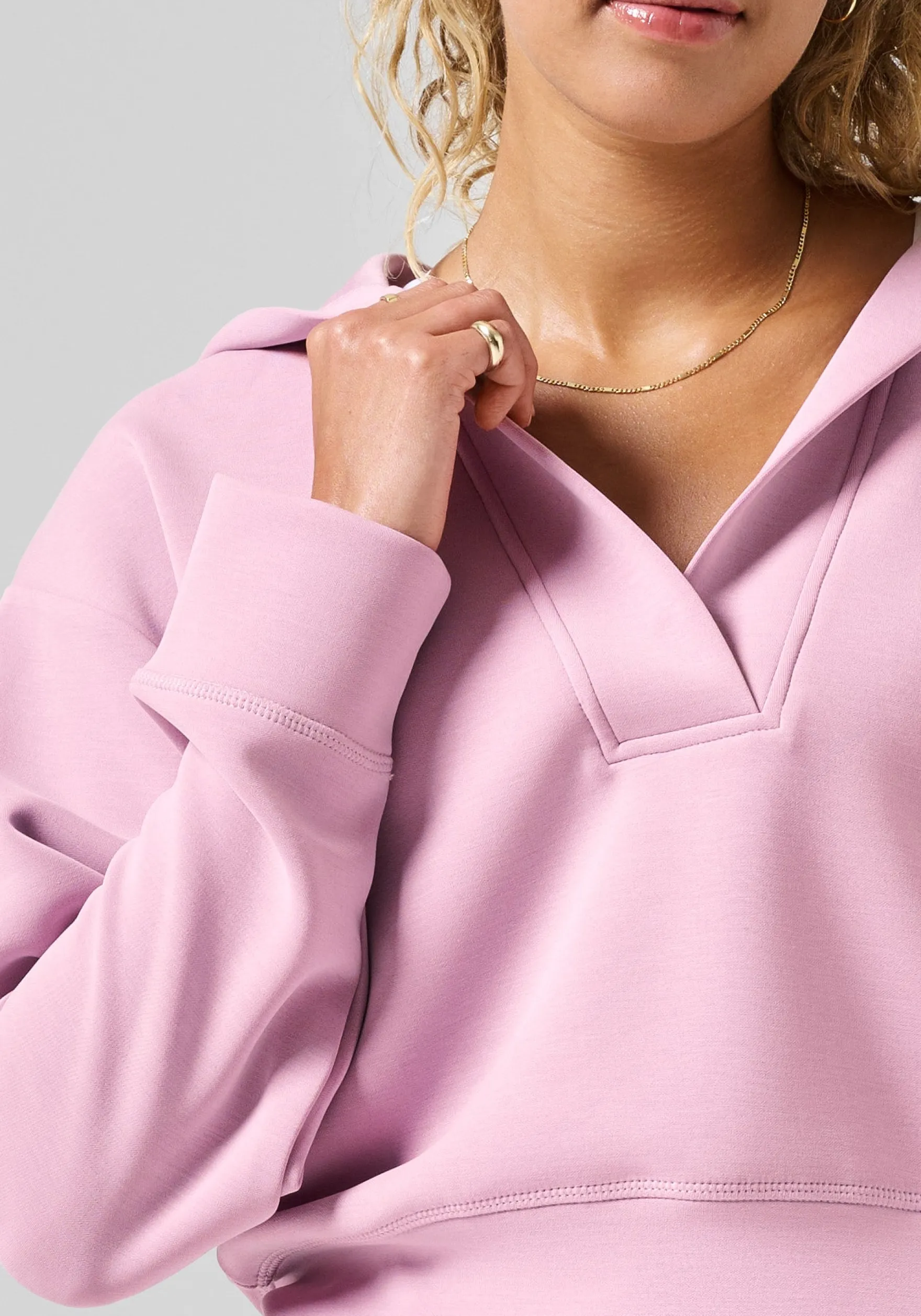 Clearance Peachy V-Neck Hoodie - Gensere